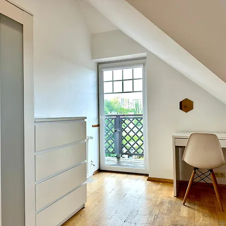 Przy Hipodromie & Parking Homestay